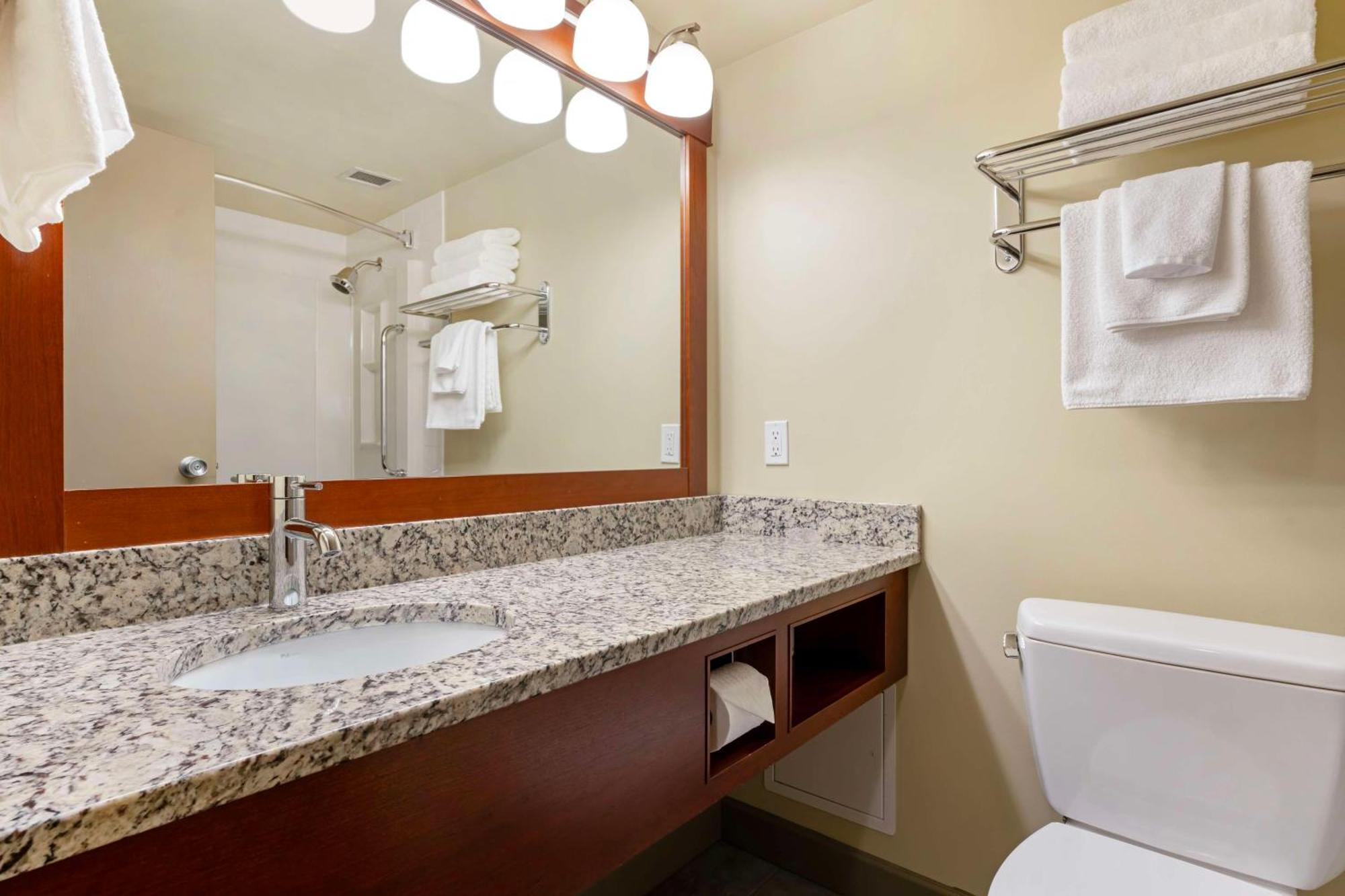 Best Western Plus Barclay Hotel Port Alberni Dış mekan fotoğraf
